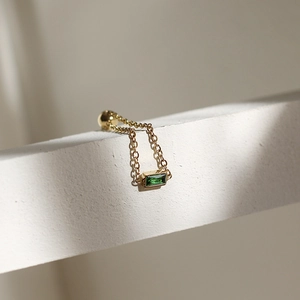 Titanium steel adjustable chain ring with rectangular green gemstone in gold finish