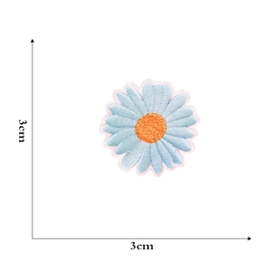 Light blue daisy flower embroidered patch with 3cm size measurement on white background