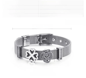 Détail du bracelet en maille trèfle réglable en acier inoxydable avec rose et zircon