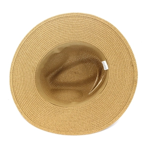 Detalle de la fibra de papel 100% y etiqueta interior de este sombrero de paja de playa