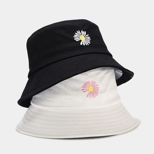 Chapeau bob style japonais avec broderie marguerite en coton noir et blanc pur