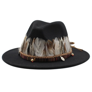 Cappello Fedora Vintage Bohémien per Donna Tesa Larga in Feltro Jazz Con Piume Fascia Etnica e Monete