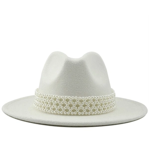 Chapeau fedora en laine blanche avec bandeau de perles élégant et bord plat