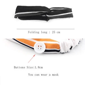 Détail du bandeau tricoté de 25 cm, bouton de 1,8 cm et conception compatible avec un masque