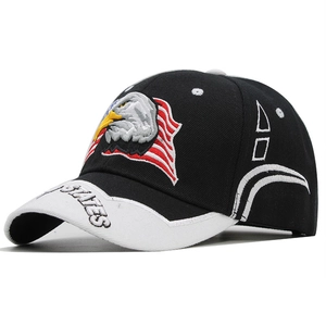 Casquette de baseball avec broderie d'aigle et drapeau américain sur cadre noir et blanc
