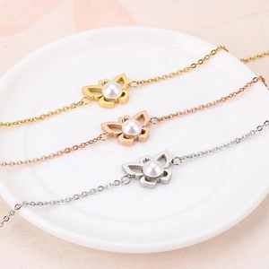 Minimalistisches Schmetterlings-Perlenarmband in Gold, Roségold und Silber-Edelstahl