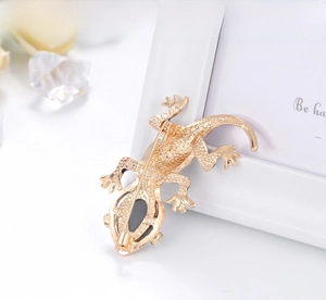 Detailed back view of lizard brooch showing the pin clasp and golden alloy craftsmanship
