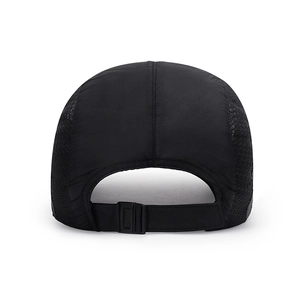 Breathable quick-dry sports cap in black with mesh side panels and adjustable back strap