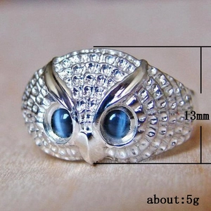 Retro silver owl head ring featuring blue cat eye stone eyes and feather carvings