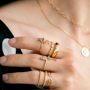 Fashionable 18k gold-plated snake and safety pin open rings set with sparkling green zircon