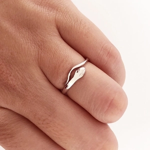 Retro minimalist snake ring in silver finish with adjustable open wrap design for women