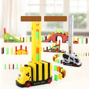 Elektrischer Domino-Zug Spielzeugset mit automatischer Legung und bunten Hindernissen