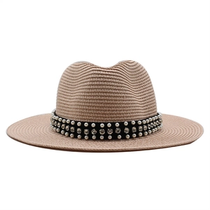 Chapeau de paille pour femme avec ruban élégant de perles et strass pour protection solaire