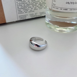 Macro detail of high polished sterling silver curved band ring with minimalist design