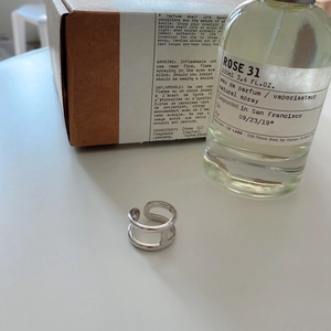 Close-up of a 925 sterling silver hollow double-layer open ring with a polished mirror finish