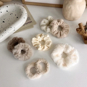 Set di 7 elastici per capelli in peluche tonalità terra, pelliccia sintetica e velluto