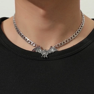 Men's retro silver bat pendant necklace with Cuban chain for a creative gothic style