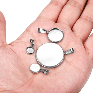 DIY stainless steel pendant trays in various sizes held in hand for jewelry making