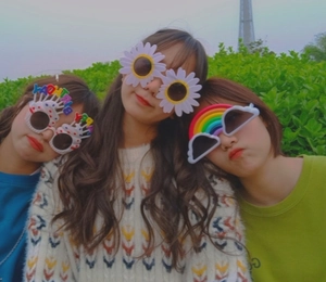 Funny daisy and rainbow party sunglasses for fun beach selfies and birthday celebrations