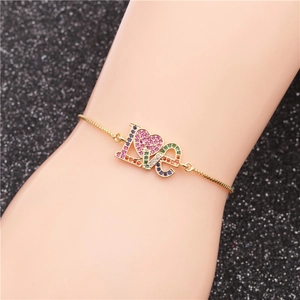 Verstellbares goldenes LOVE-Armband mit bunten Zirkonia und Herz-Motiv für Damen