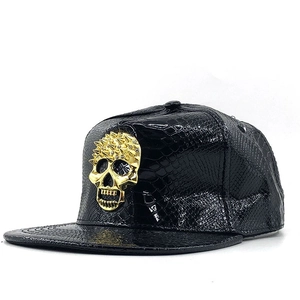 Casquette snapback hip hop en cuir crocodile noir avec grand clou tête de mort doré