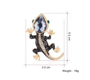 Detail view of gecko brooch with black enamel and grey crystals, size 5.2 cm x 3.5 cm