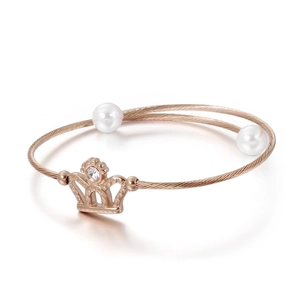 Elegant rose gold crown bracelet with artificial pearls and shimmering cubic zirconia stones