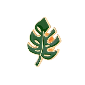 Broche feuille de Monstera en émail vert avec bordure dorée pour bijoux nature