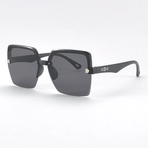 Fashionable oversized square half-frame sunglasses with elegant metal D-logo detail