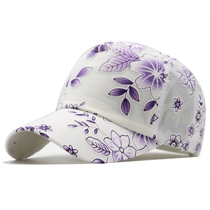 Cappellino da baseball in pizzo bianco con fiori viola per protezione solare esterna