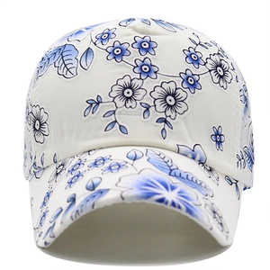 Berretto da baseball estivo da donna in tessuto bianco con ricamo floreale blu