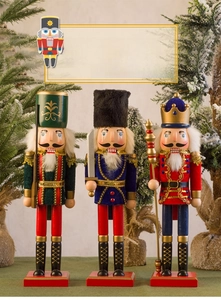 Tre soldati schiaccianoci in legno da 38 cm con uniformi colorate e dettagli decorativi