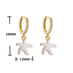 Starfish drop earrings with gold plating and zircons measuring 28mm by 13mm