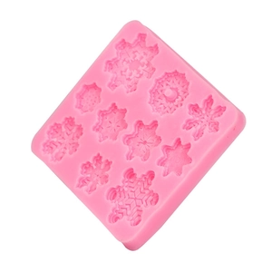 Moule en silicone rose avec flocons de neige pour chocolat de Noël et décoration de gâteaux