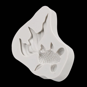 Moule en silicone détaillé de poisson rouge pour pendentifs en résine et artisanat d'argile