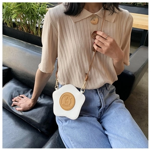Borsa a tracolla bianca a forma di stella in pelle PU con finiture marroni e logo stay
