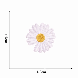 Detail view of small white daisy embroidered patch with 4.0cm x 4.0cm size marking