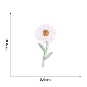 Detailed size chart showing 10.0cm height and 5.0cm width of daisy embroidered patch