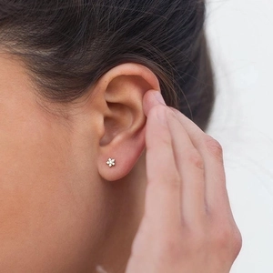 Elegant 925 silver needle gold flower stud earrings with zircons for women