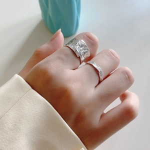 Minimalist S925 sterling silver open ring set with irregular hammered gold foil texture