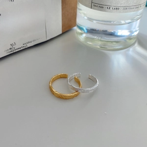 Detailed close-up of S925 sterling silver hammered open rings in gold and silver finish