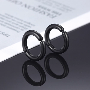 Boucles d'oreilles clips en acier inoxydable noir mat avec fermoir à ressort pratique