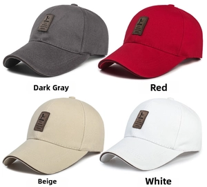 Detalle de gorras de béisbol EDIKO de algodón en gris oscuro, rojo, beige y blanco