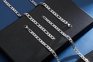 Detail of 9mm silver stainless steel Figaro link chains in professional display box