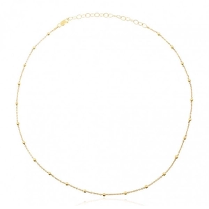 Collana minimalista in argento S925 con perline dorate disposta a cerchio su sfondo bianco