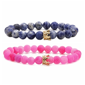 Paire de bracelets en perles couronne avec pierres bleues et roses mouchetées