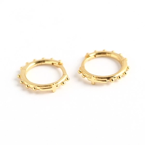 Boucles d'oreilles croix dorées avec anneaux perlés élégants en argent fin S925