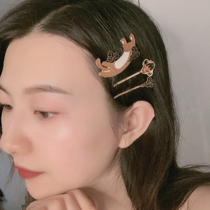 Japanese style cute cat and cloud hair clip set in brown and beige on a model
