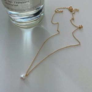 Minimalist S925 sterling silver sun and moon pearl necklace with gold chain