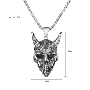 Pendentif crâne gothique avec dimensions 53mm par 33mm et détail de poids de 36g